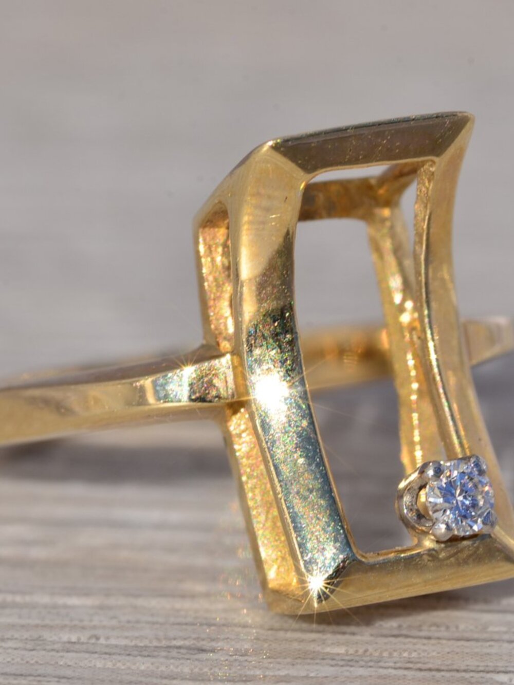 Vintage Diamond Ring in 14k Yellow Gold - Picture 5 of 10